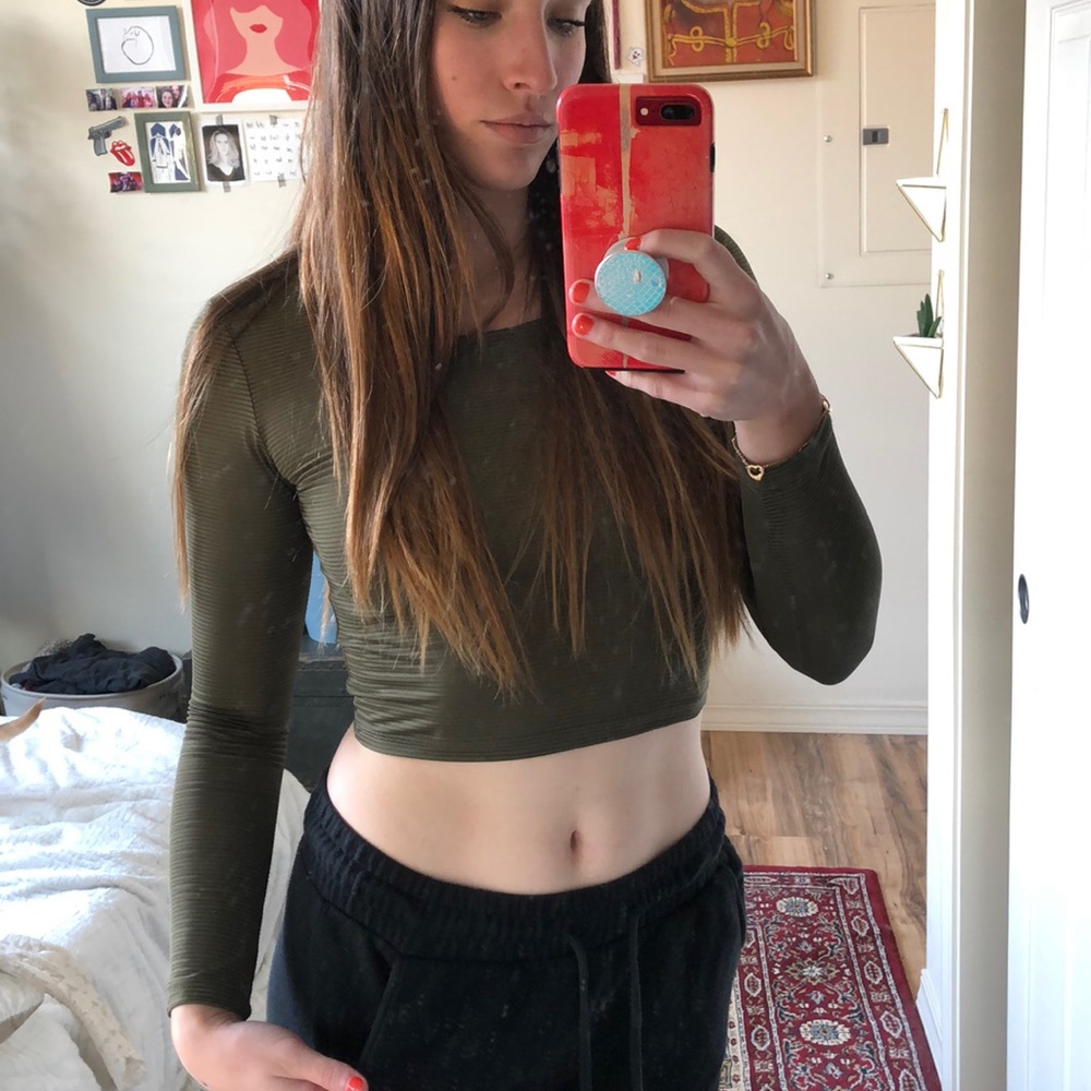 Long sleeve crop top